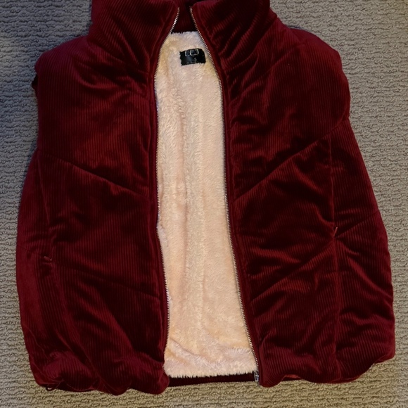 ♥️ BBJ Small Corduroy Sherpa Fleece Lined Burgandy Vest ADORABLE - Picture 6 of 11